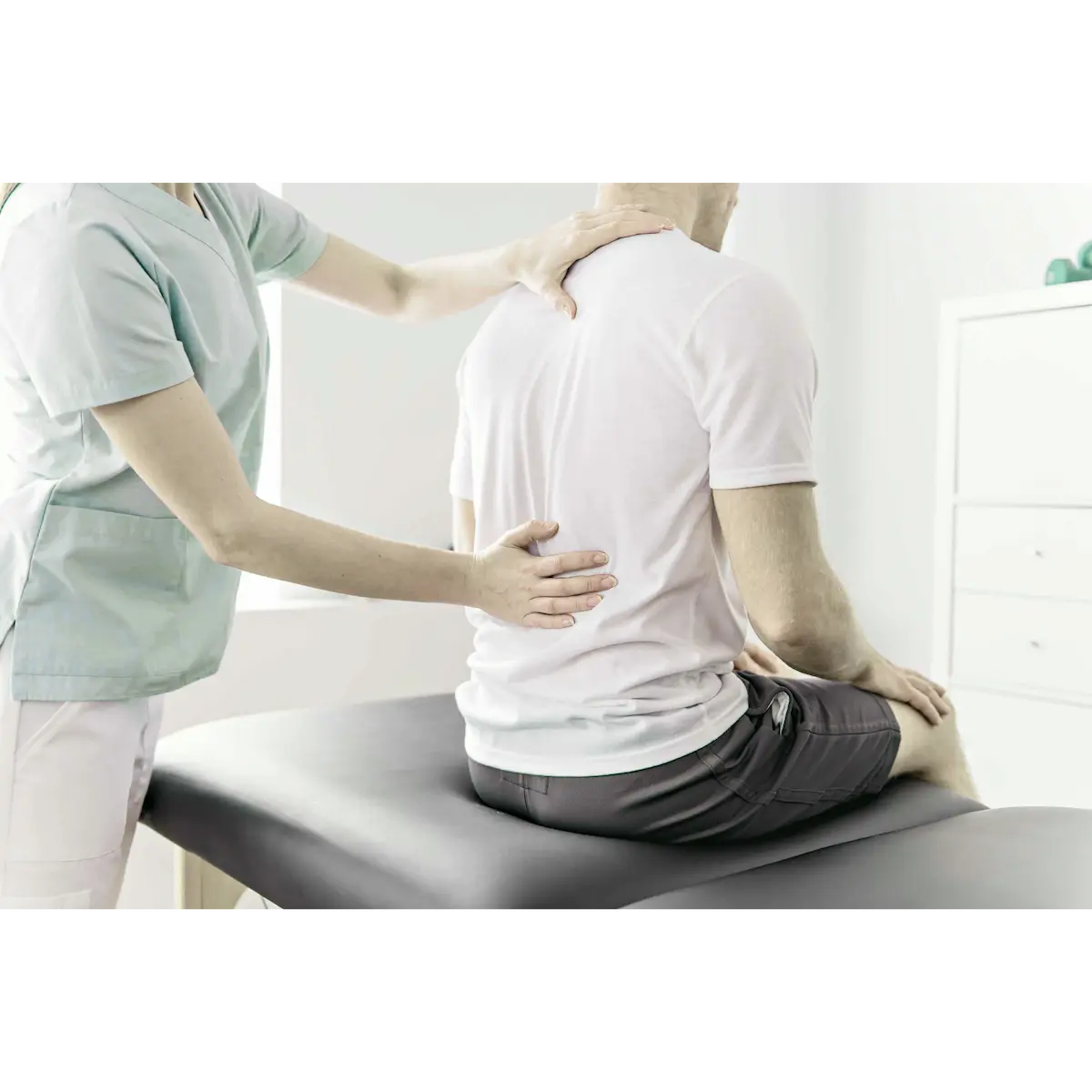 Physiotherapeutische Untersuchung bei chronischen Schmerzen und Nervensystemregulation